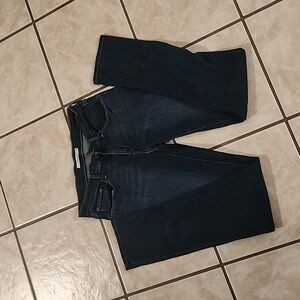Levi jeans women 28.